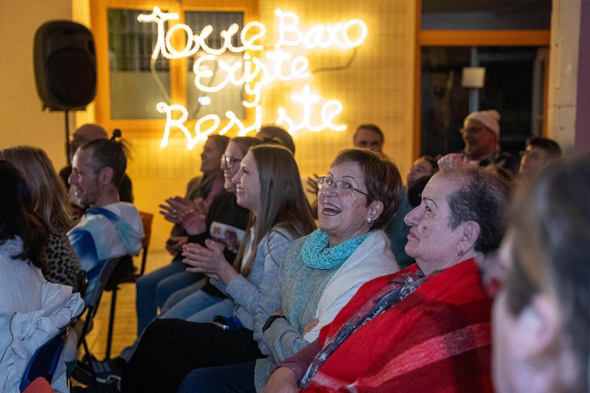 Vecinos de Torre Baró presencian los premios Goya