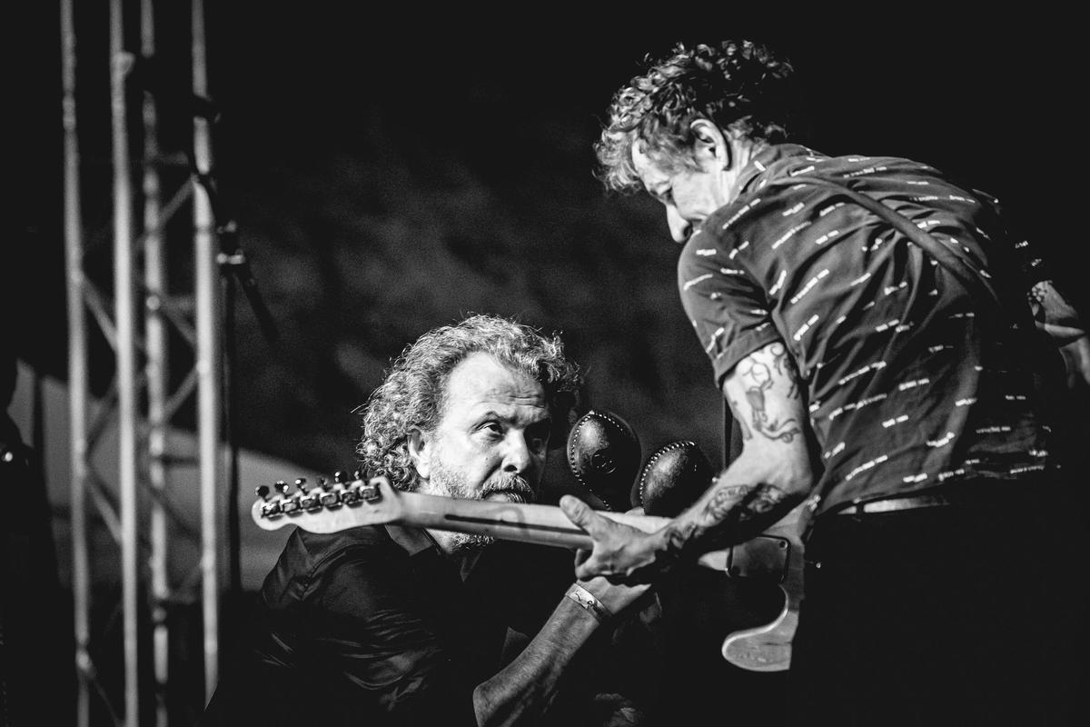 Jose Domingo, con el guitarrista Juanmi 'Cerebros'
