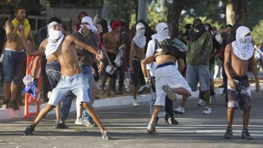 La Policía impidió a los indignados asaltar el estadio de Belo Horizonte