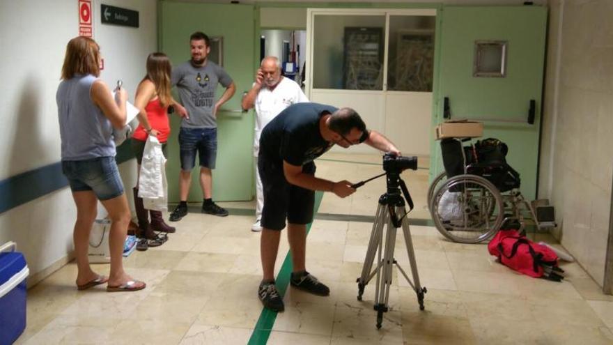 Un momento del rodaje en el Hospital de Elda