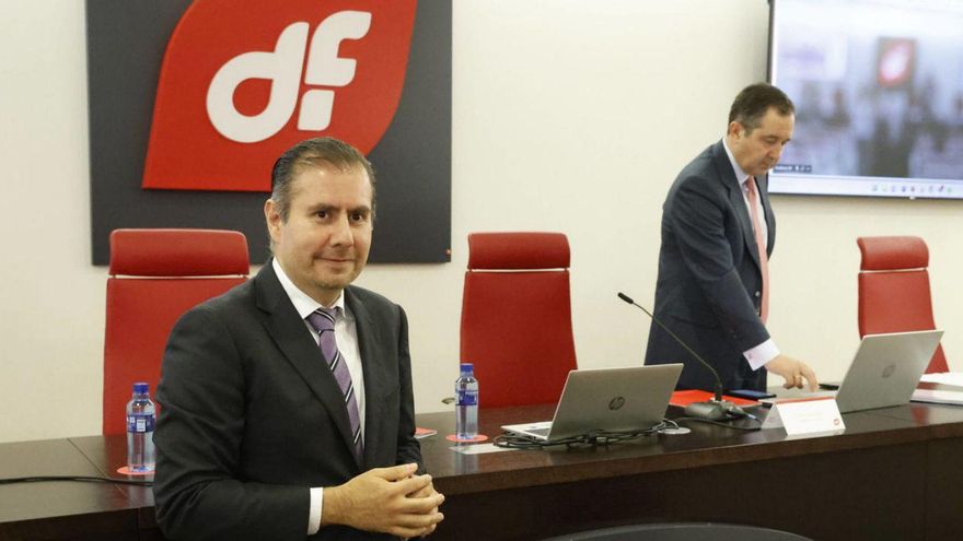 En primer término Eduardo Espinosa, presidente de Duro Felguera. | ÁNGEL GONZÁLEZ