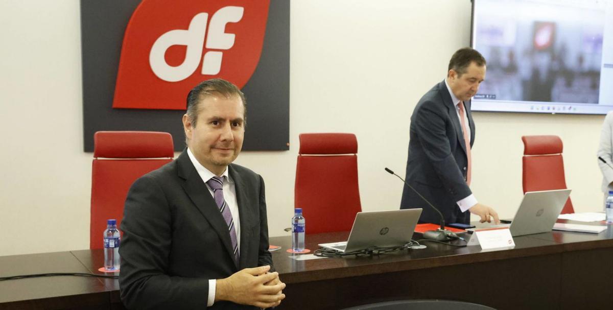 En primer término Eduardo Espinosa, presidente de Duro Felguera. | ÁNGEL GONZÁLEZ