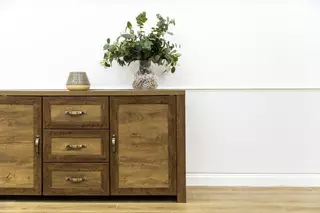 El mueble auxiliar de la casa de tu abuela que quieres en tu salón: el aparador está de vuelta