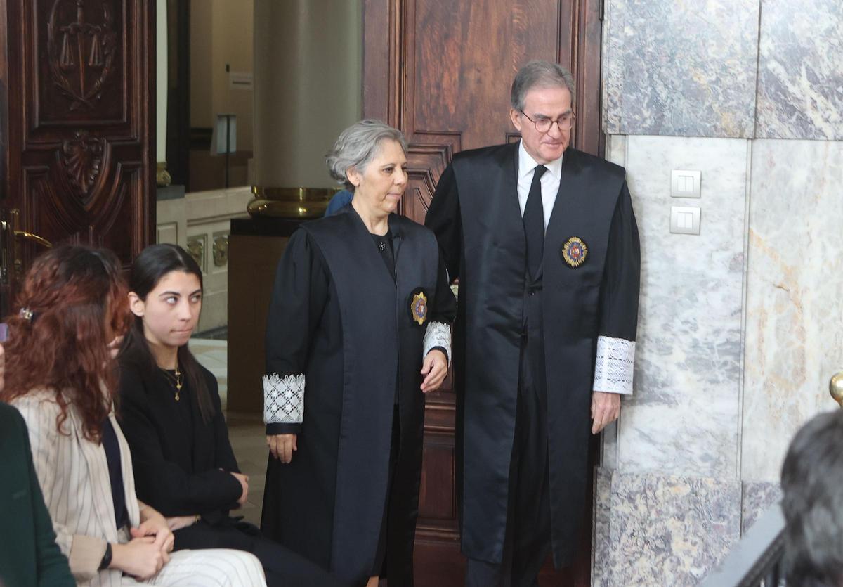 El expresidente del TSXG con Azucena Recio González, nueva presidenta de la Sala de lo Contencioso-Administrativo del Alto tribunal gallego.