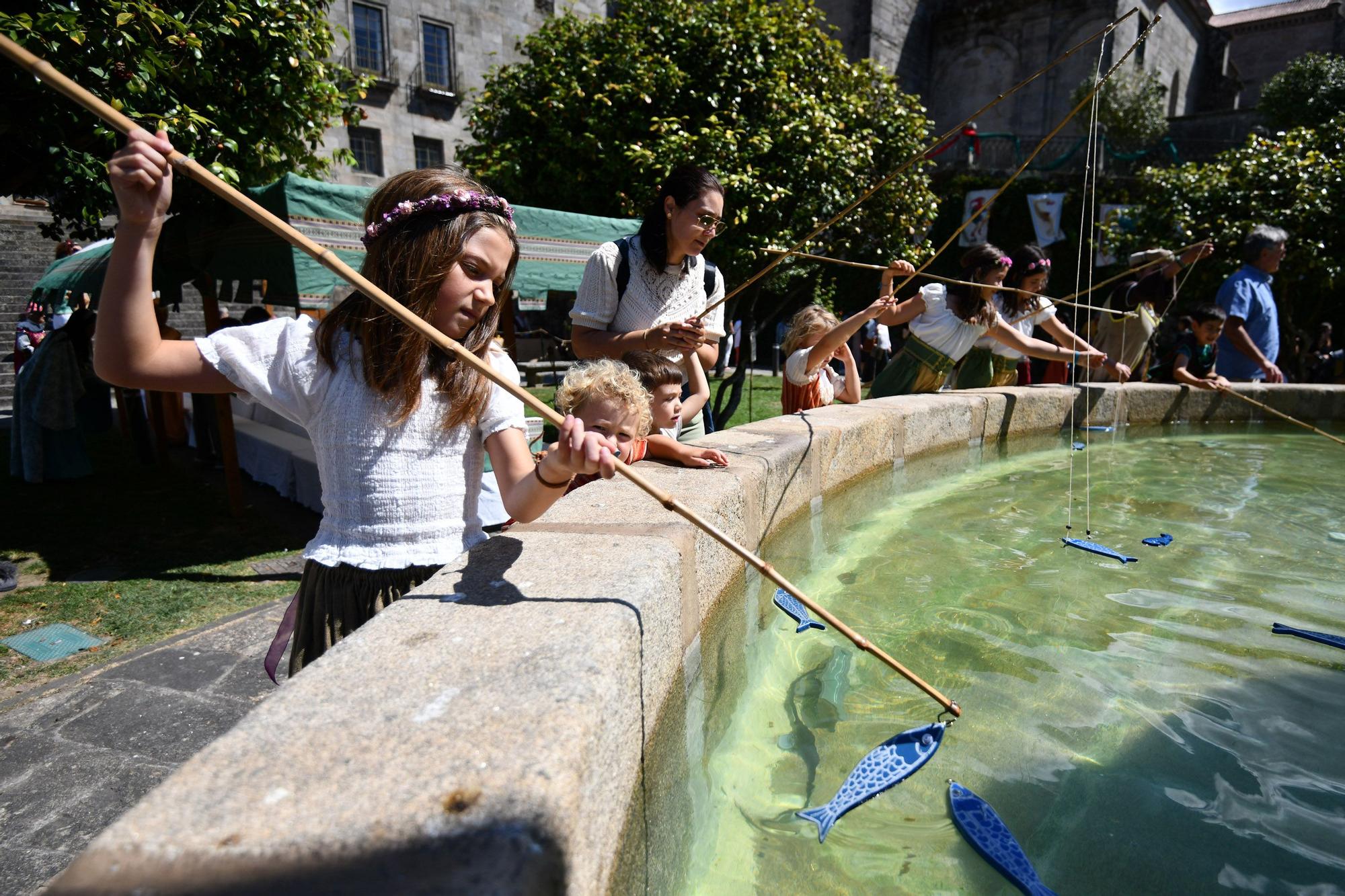 Cortesanos, bufones, damas y caballeros celebran el retorno de su señor: la Feira Franca anima Pontevedra