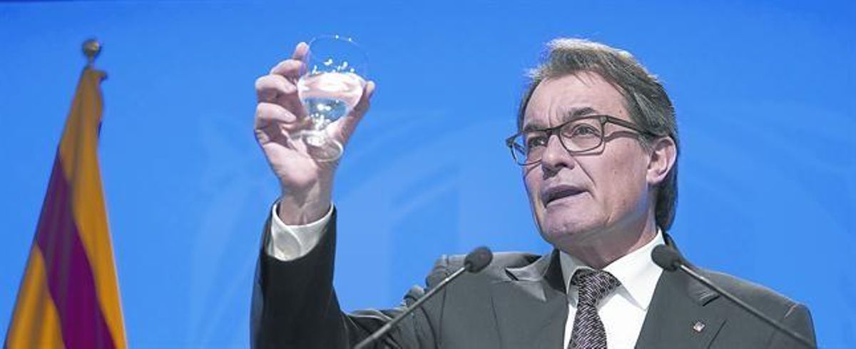 El president Mas, durant la roda de premsa que va oferir ahir al Palau dela Generalitat. El president Mas, durant la roda de premsa que va oferir ahir al Palau dela Generalitat.