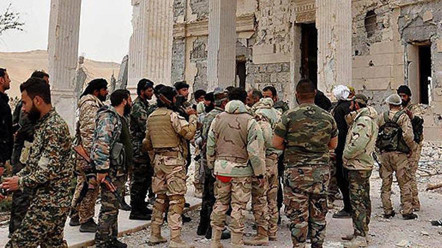 Militares sirios tras un combate en Palmira.
