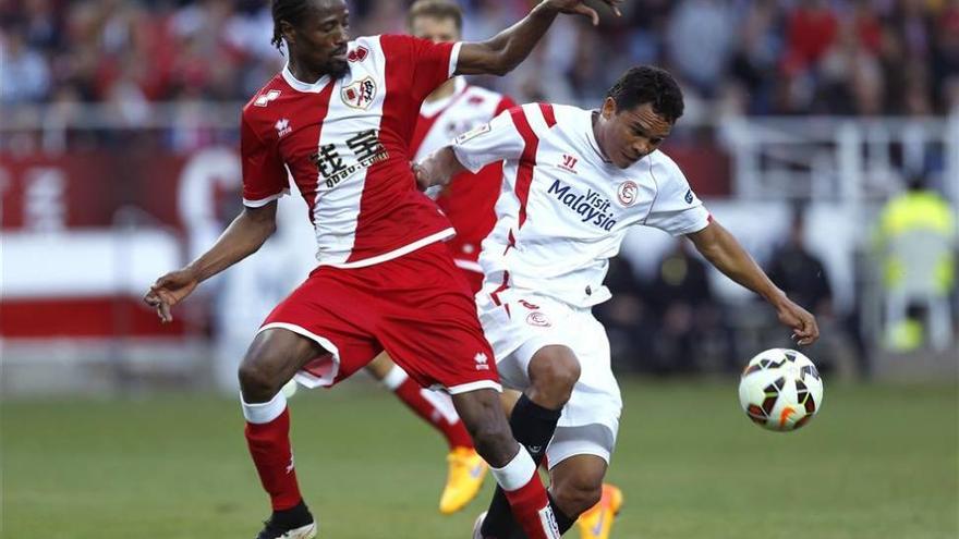 El Sevilla sigue de Feria y mete presión al Valencia (2-0)