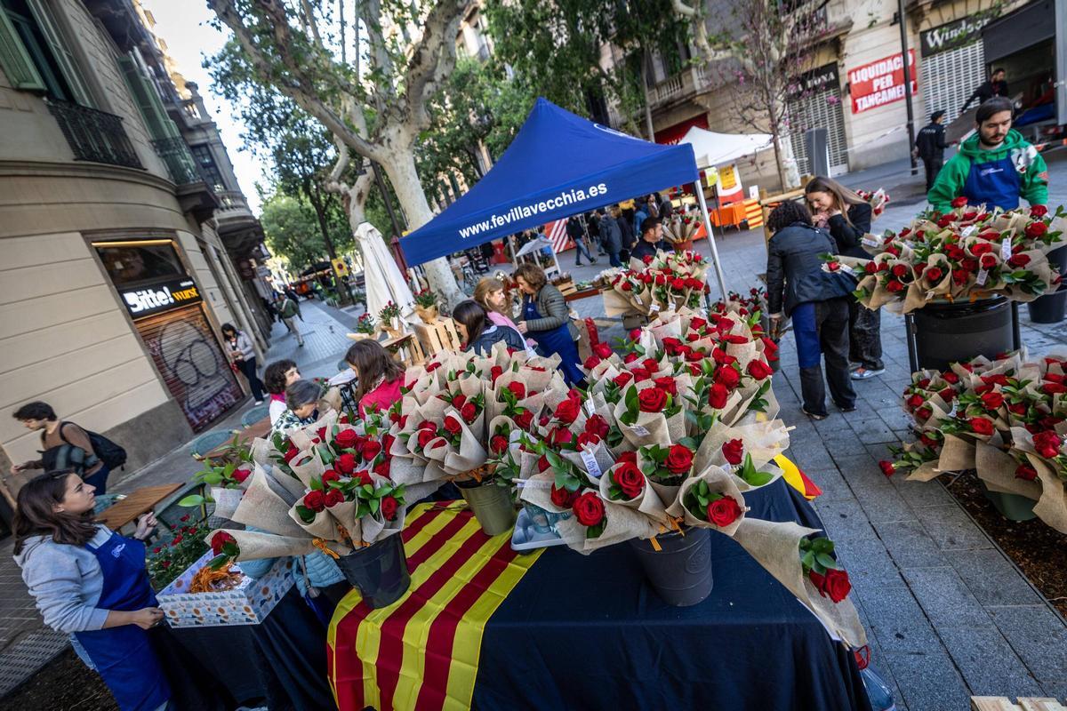 Venta de rosas de Sant Jordi en Barcelona