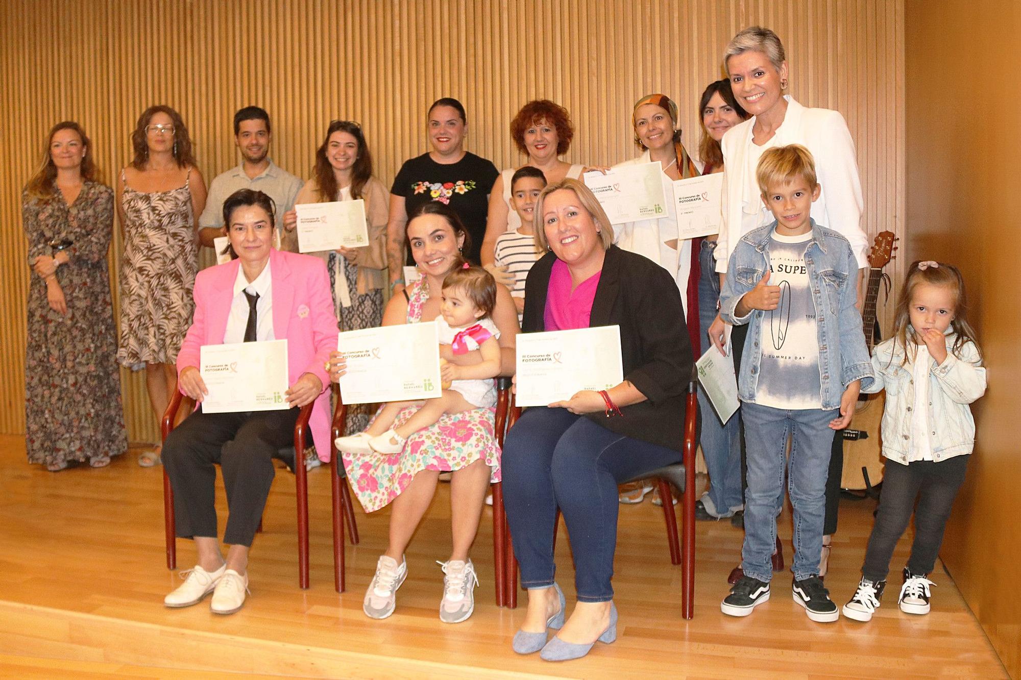 El acto de entrega de premios y distinciones a las fotografías finalistas tuvo lugar la tarde del martes 17 de octubre en el Auditorio de Instituto Bernabeu en Alicante.