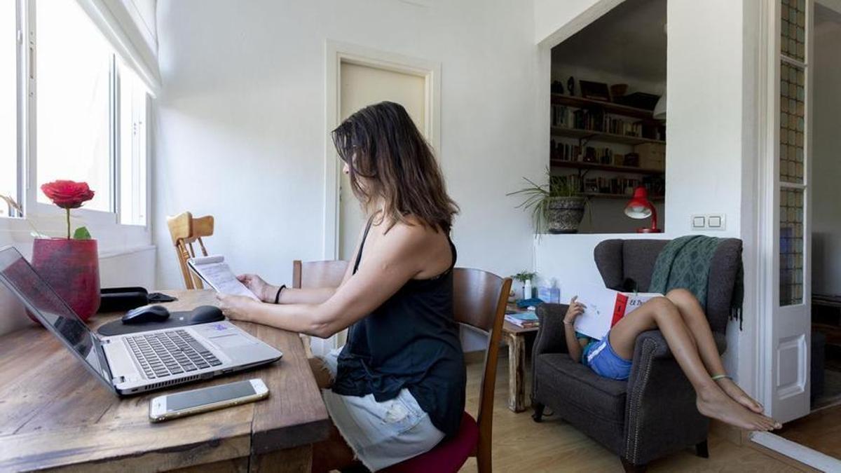 Teletrabajo y renta 2024: cómo deducir hasta 600 euros si trabajas desde casa