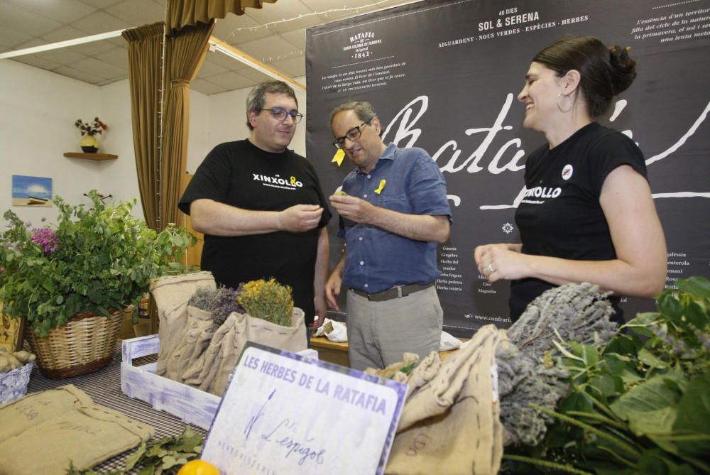 Quim Torra participa en un taller de ratafia a Santa Coloma de Farners