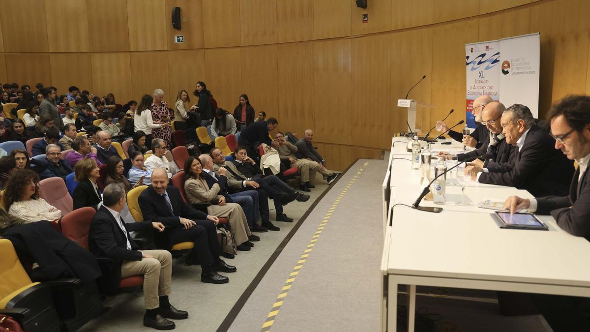 Expertos advierten en Alicante de que la ley europea de IA frena la innovación empresarial