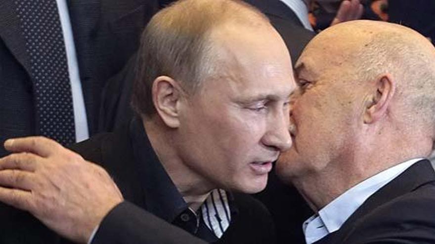 Vladimir Putin, junto al director de cine Stanislav Govorukhin, este domingo.