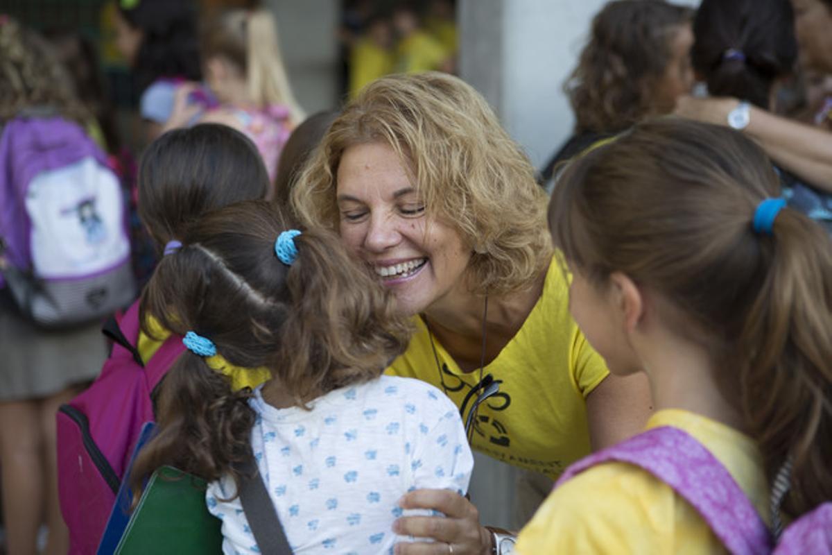 Alumnos y profesores se reencuentran en la vuelta al cole.