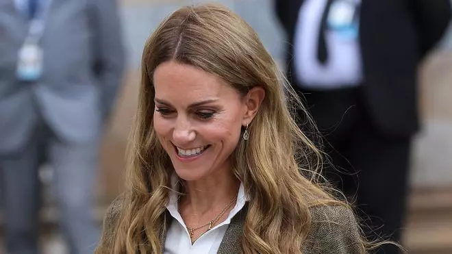 Kate Middleton cambia de ''look' y luce melena rubia
