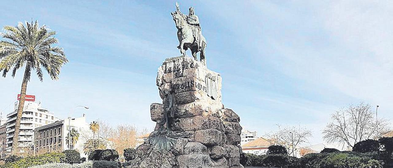 La fuente de la plaza de España ya vuelve a funcionar.