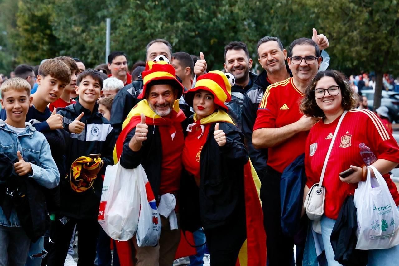 El apoyo de la afición cordobesa a la selección española, en imágenes