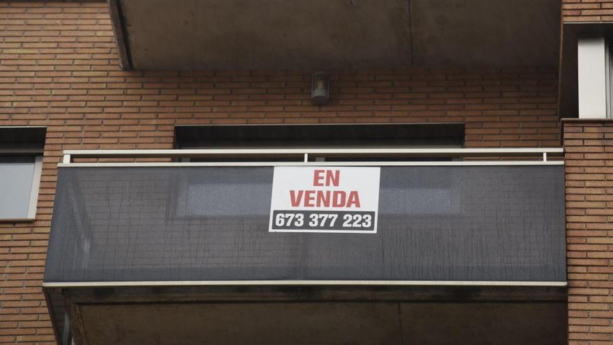 Cartell en un pis en venda a Manresa |