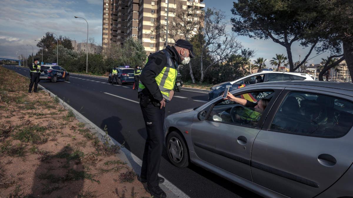 Detenido tras alegar que quería caminar por la playa