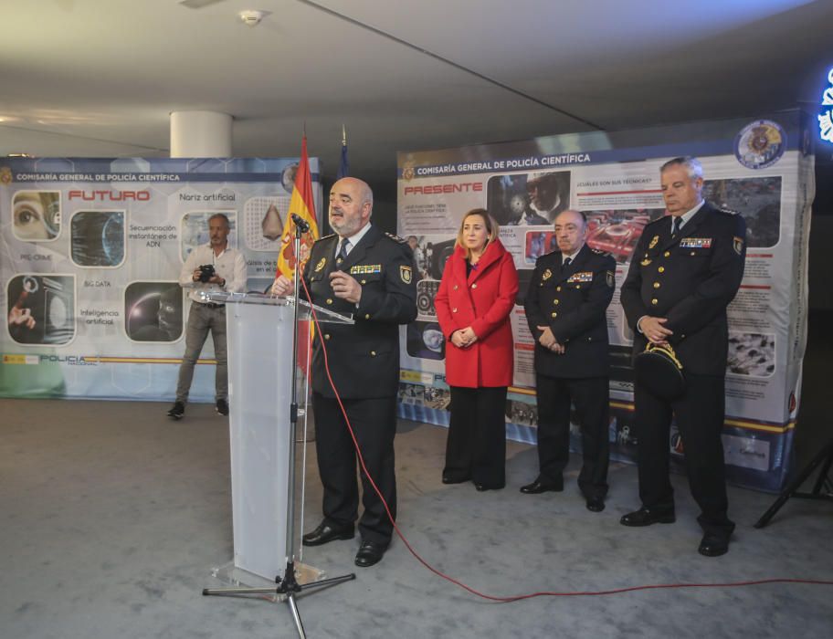 La exposición de Policía Científica se ha inaugurado en el ADDA.