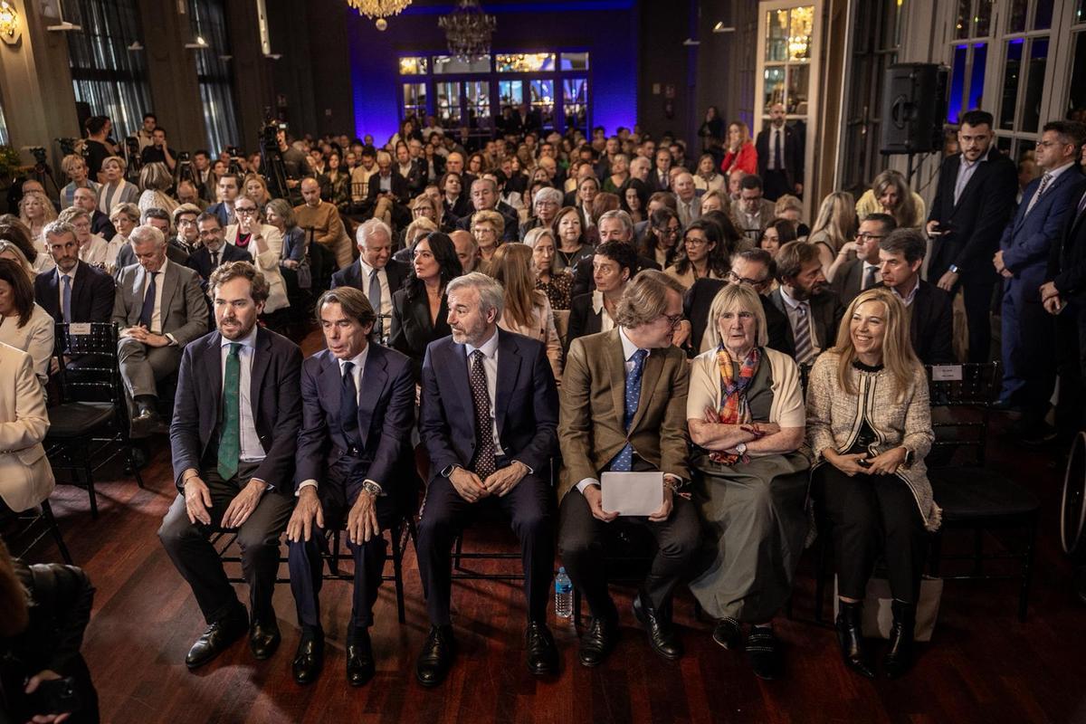 Aznar y Azcón, junto a los hijos de Giménez Abad, Borja y Manuel.