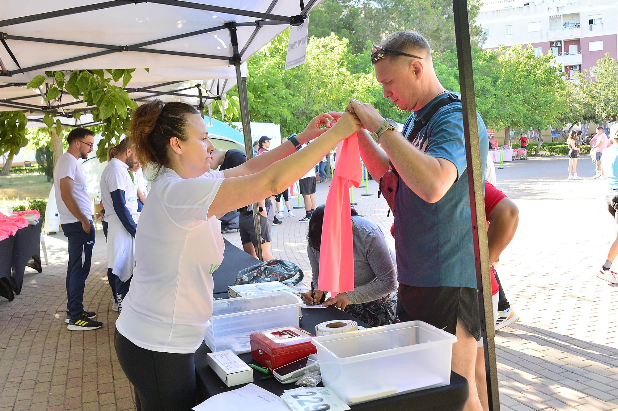 Carrera solidaria organizada por  QUIRÓNSALUD en beneficio de la asociación AFECÁNCER