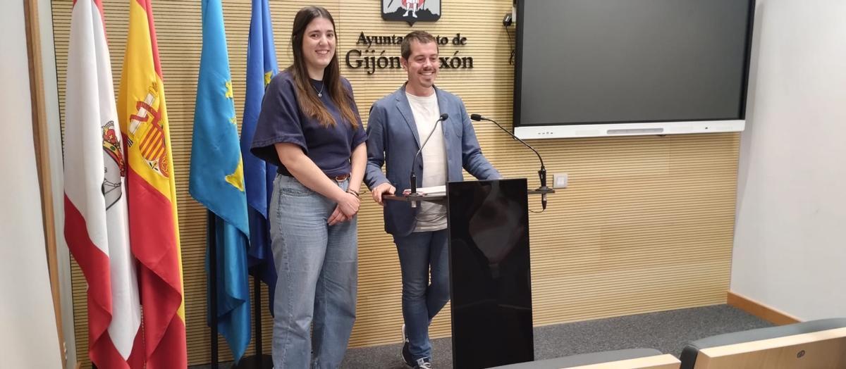 Olaya Suárez (Podemos) y Javier Suárez Llana (IU), en el Ayuntamiento.