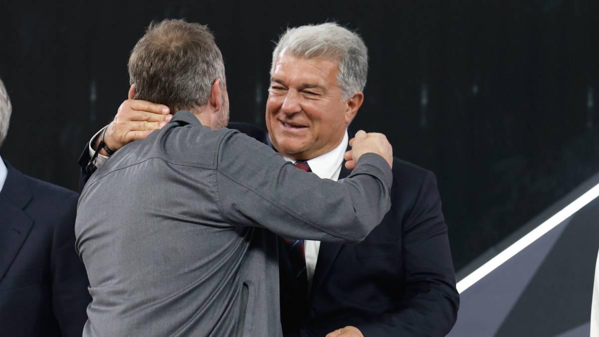 Laporta saluda a Flick en una imagen reciente