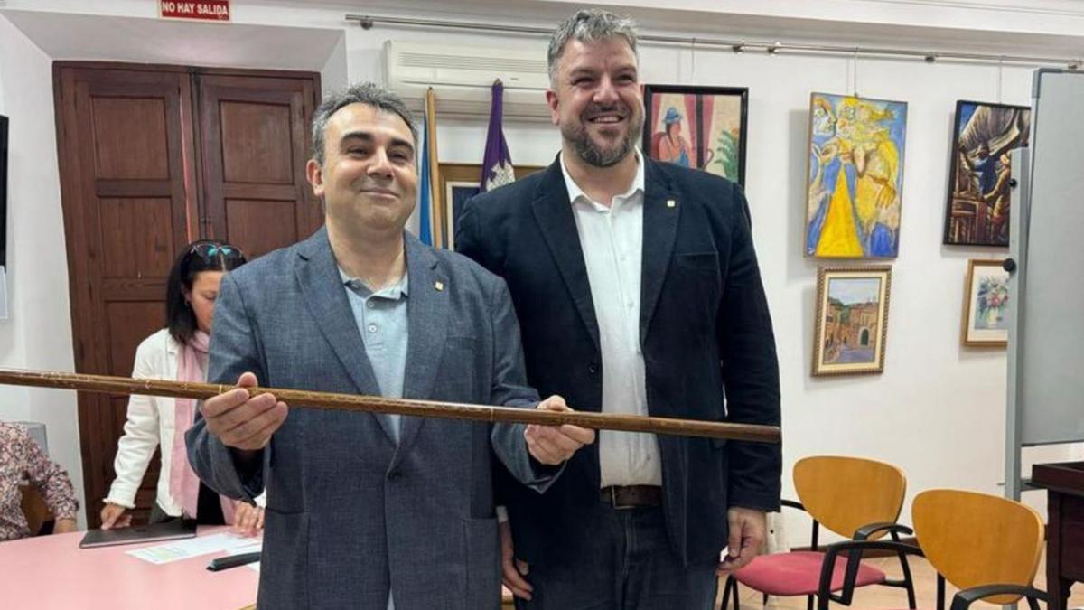 Lluís Apesteguia cede en abril  la vara de alcalde de Deià a Joan Ripoll, que convive con la corrupción en su ayuntamiento, no la denuncia a la autoridad competente y culpa al empedrado.