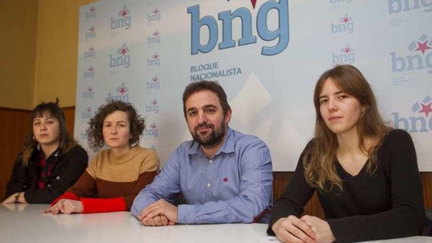 Manuela Pereira, Alba Suárez, Manuel Carbón y Laura Suárez, del BNG. // Bernabé/Ana Agra
