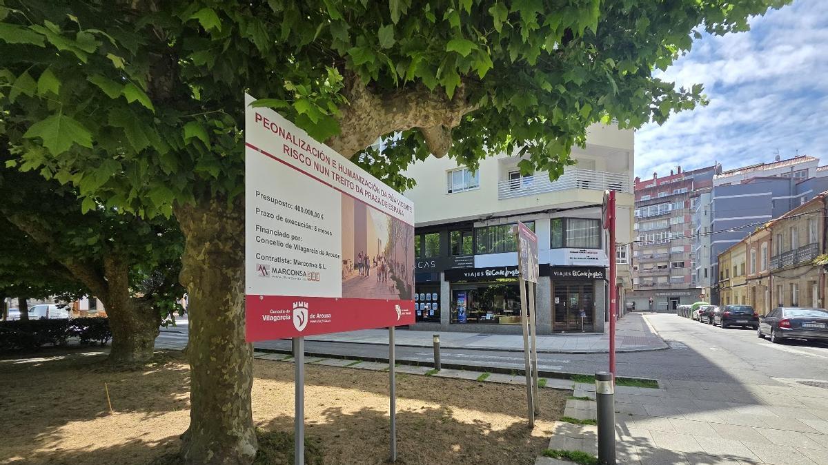 Calle Vicente Risco, con el cartel de obra colocado estos días.