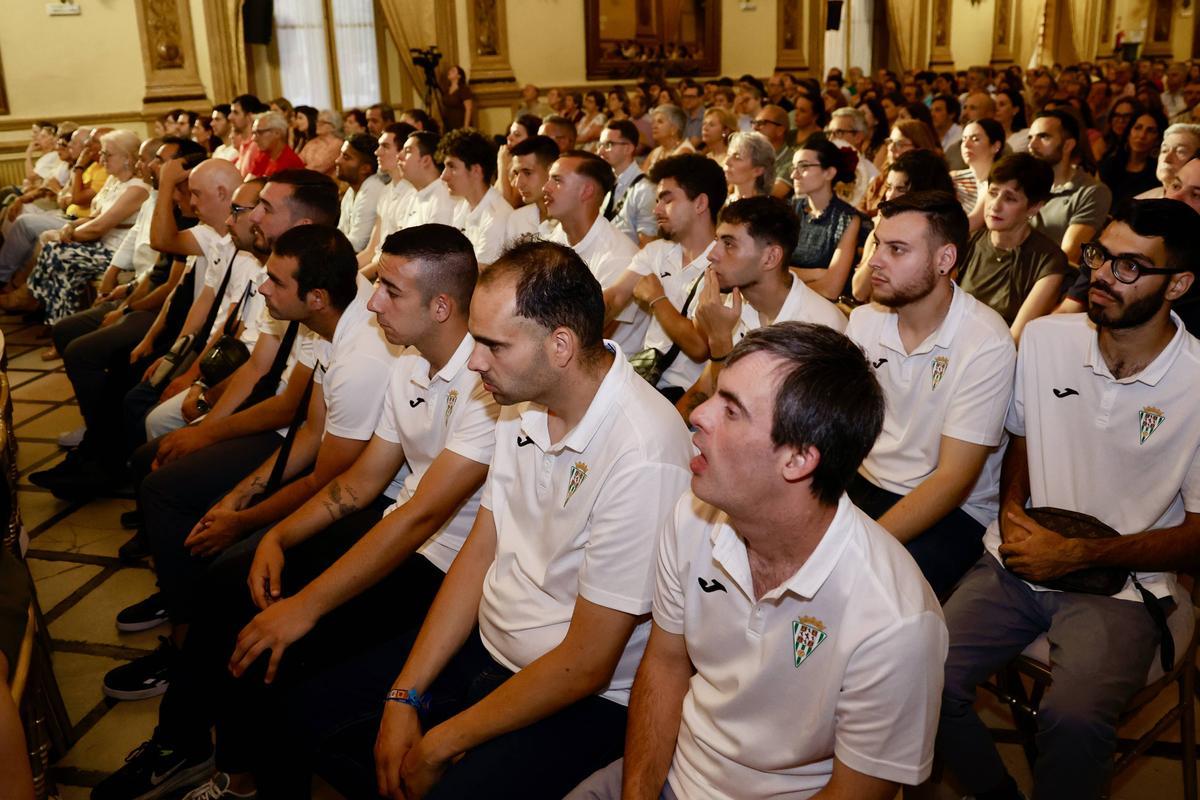 Córdoba. IMBATIBLES estrena en Córdoba el valor de la superación. IMBATIBLES, las charlas motivacionales conducidas por el periodista Fernando Díaz de la Guardia, con Irene Villa, Eduardo Strauch, Cisco García y José Peña. Real Círculo de la Amistad