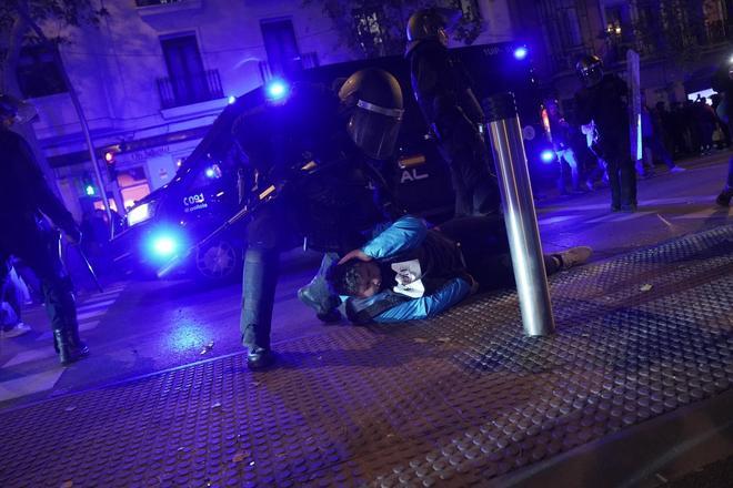 Séptima noche de protestas contra la amnistía en Madrid, en imágenes
