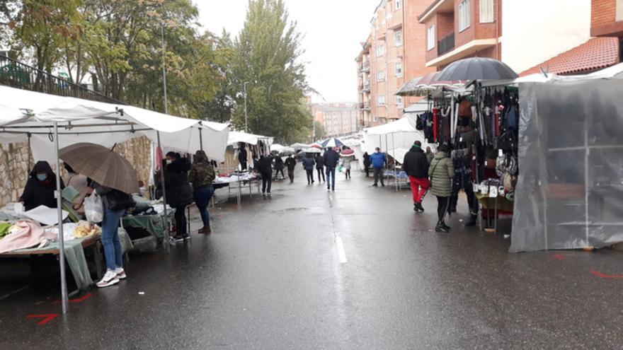 El mercadillo de Benavente se celebrará desde mañana con la totalidad de los puestos