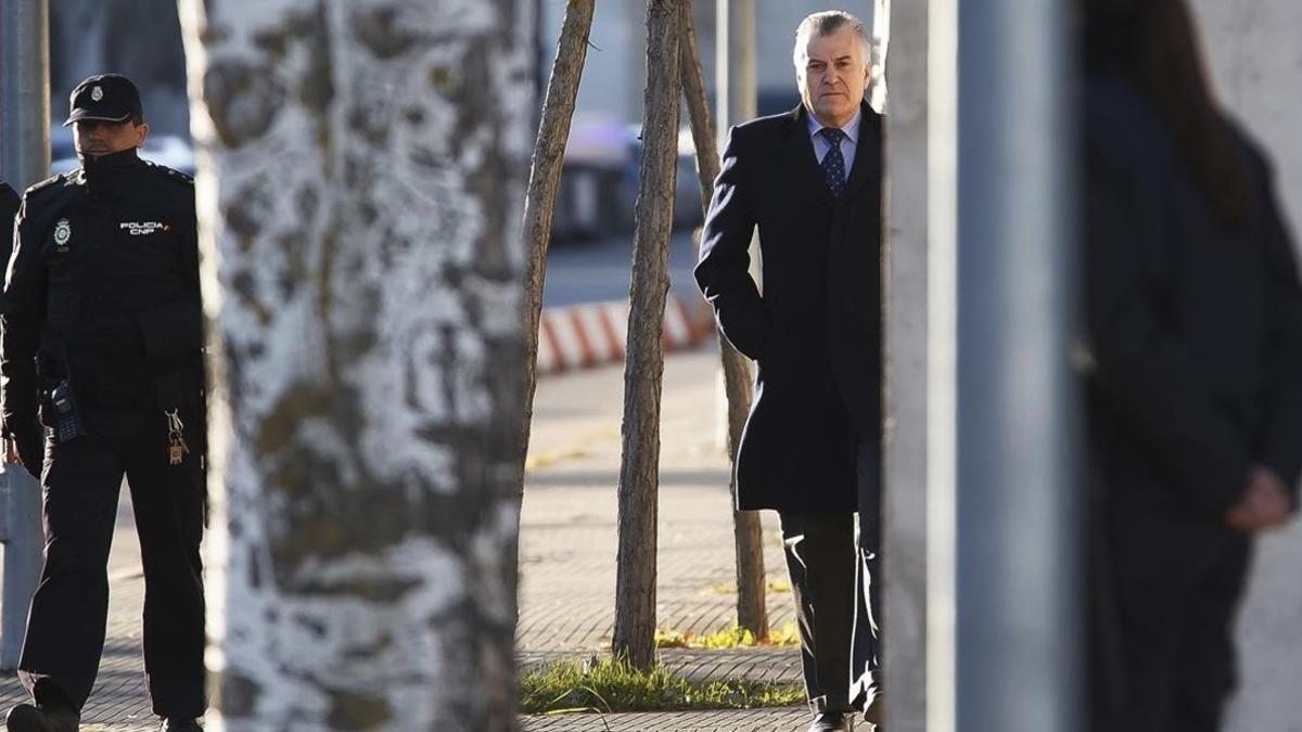 Luis Bárcenas, a su llegada a la Audiencia Nacional para declarar en el juicio del 'caso Gürtel'