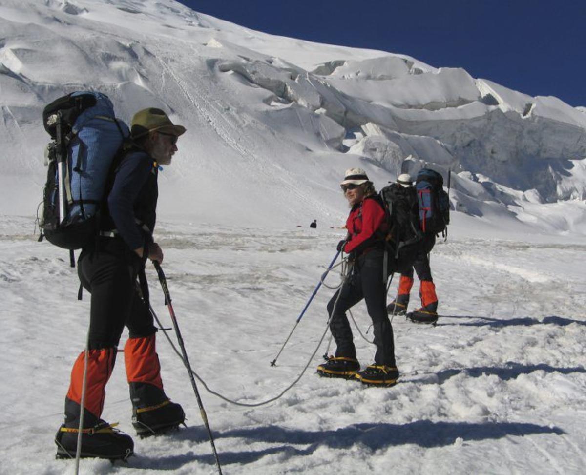 Noventa años de huella femenina en el Urriellu