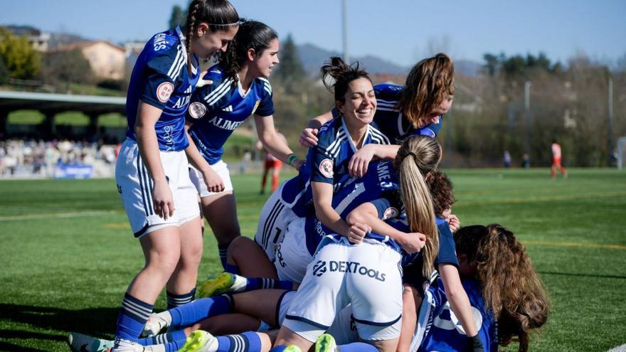 Las azules celebran un gol en San Claudio. | Real Oviedo