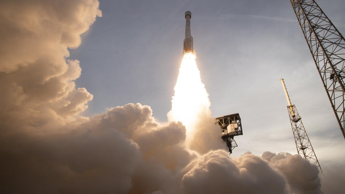 El lanzamiento de la cápsula Starliner de Boeing.