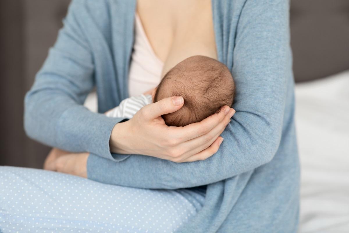 La anquiloglosia puede interferir en la lactancia materna.
