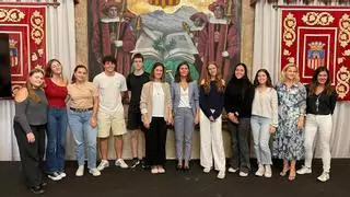 Alumnos de la Consolación de Castelló ayudan a los mayores a superar la brecha digital