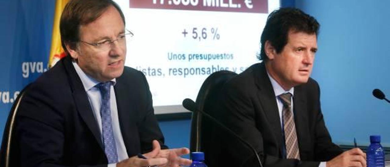 Juan Carlos Moragues y José Císcar, durante la presentación de los Presupuestos de 2014.