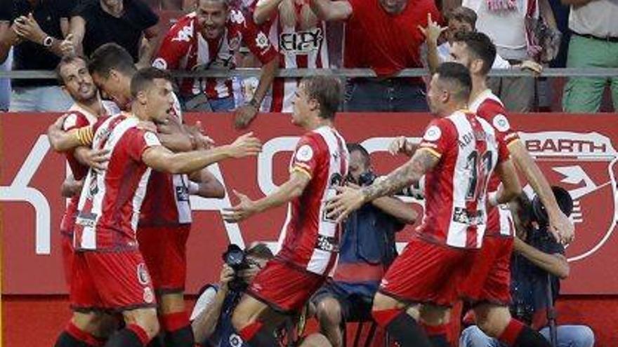 Els jugadors del Girona celebren el segon gol de Cristian Stuani