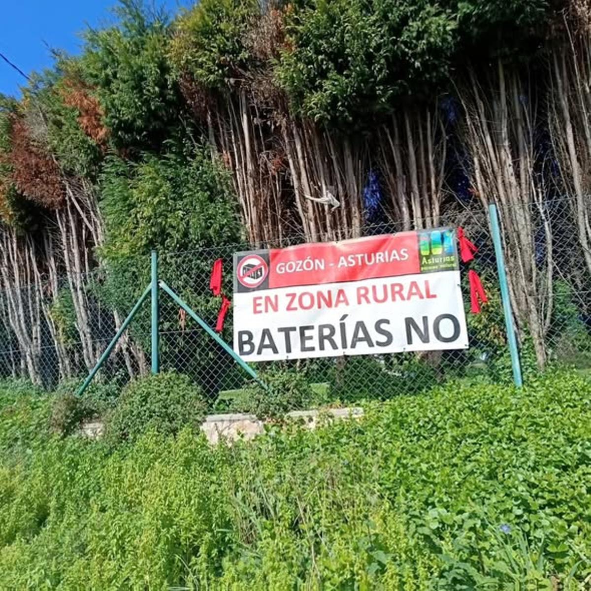 Uno de los carteles contra la instalación de parques de baterías