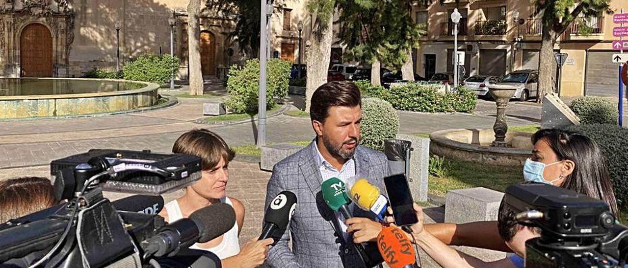 Rueda de prensa de José Aix y Luisa Boné.  | INFORMACIÓN