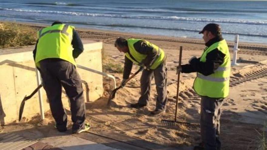 Sueca adelanta la limpieza de las playas al coincidir este año las fallas con la Semana Santa