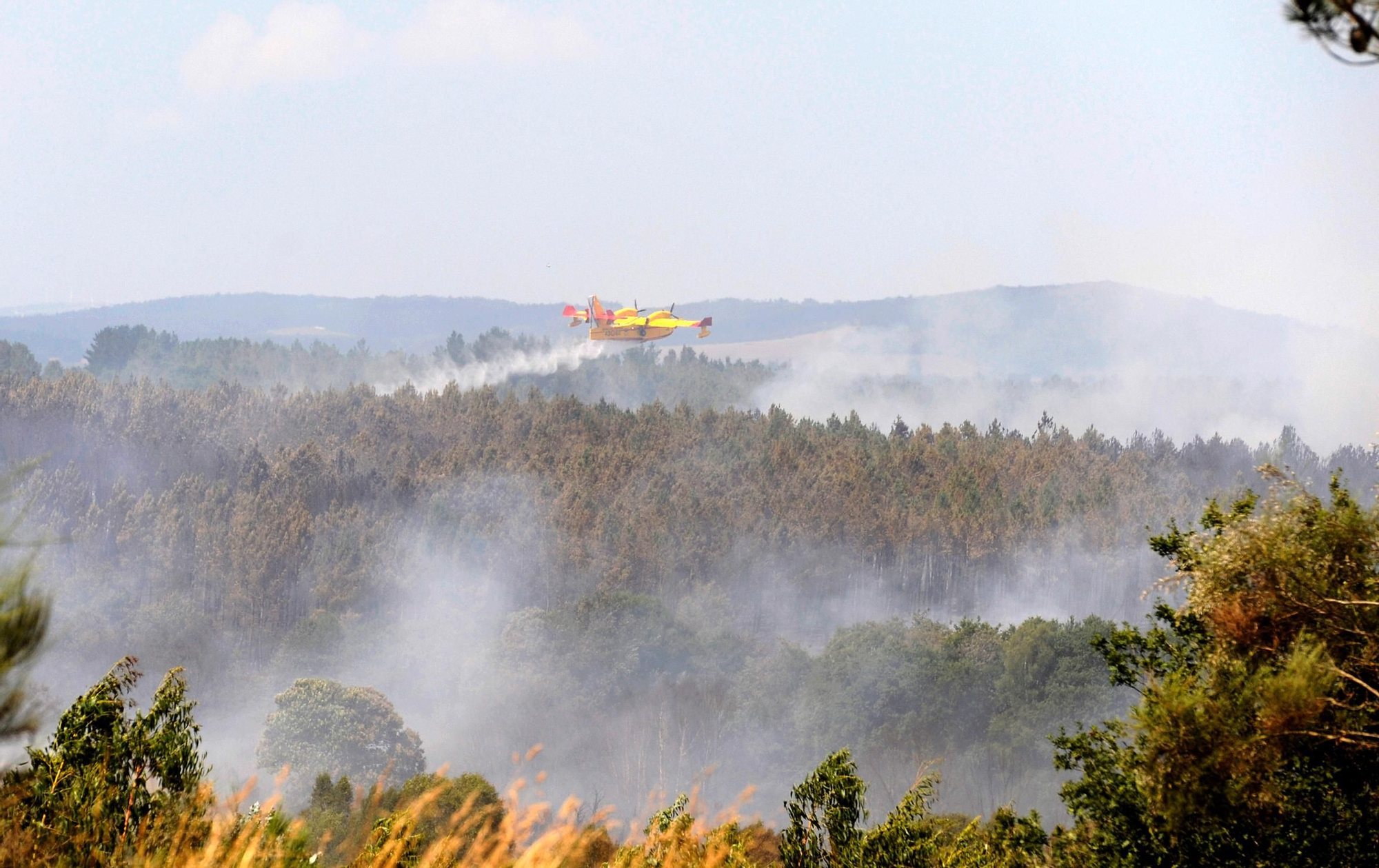 Una chispa provoca un incendio forestal en Lalín