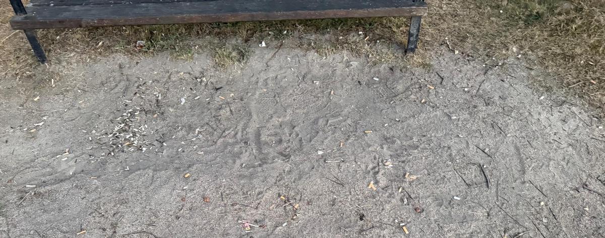 Pintadas, porros y enfrentamientos en un parque infantil de Nigrán