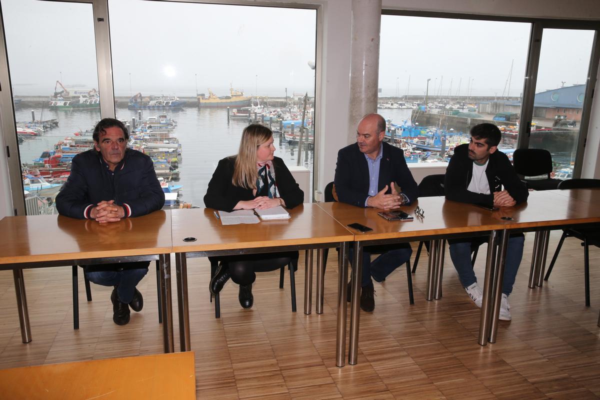 Un momento de la comparecencia conjunta de ayer en el Centro Social do Mar de Bueu.