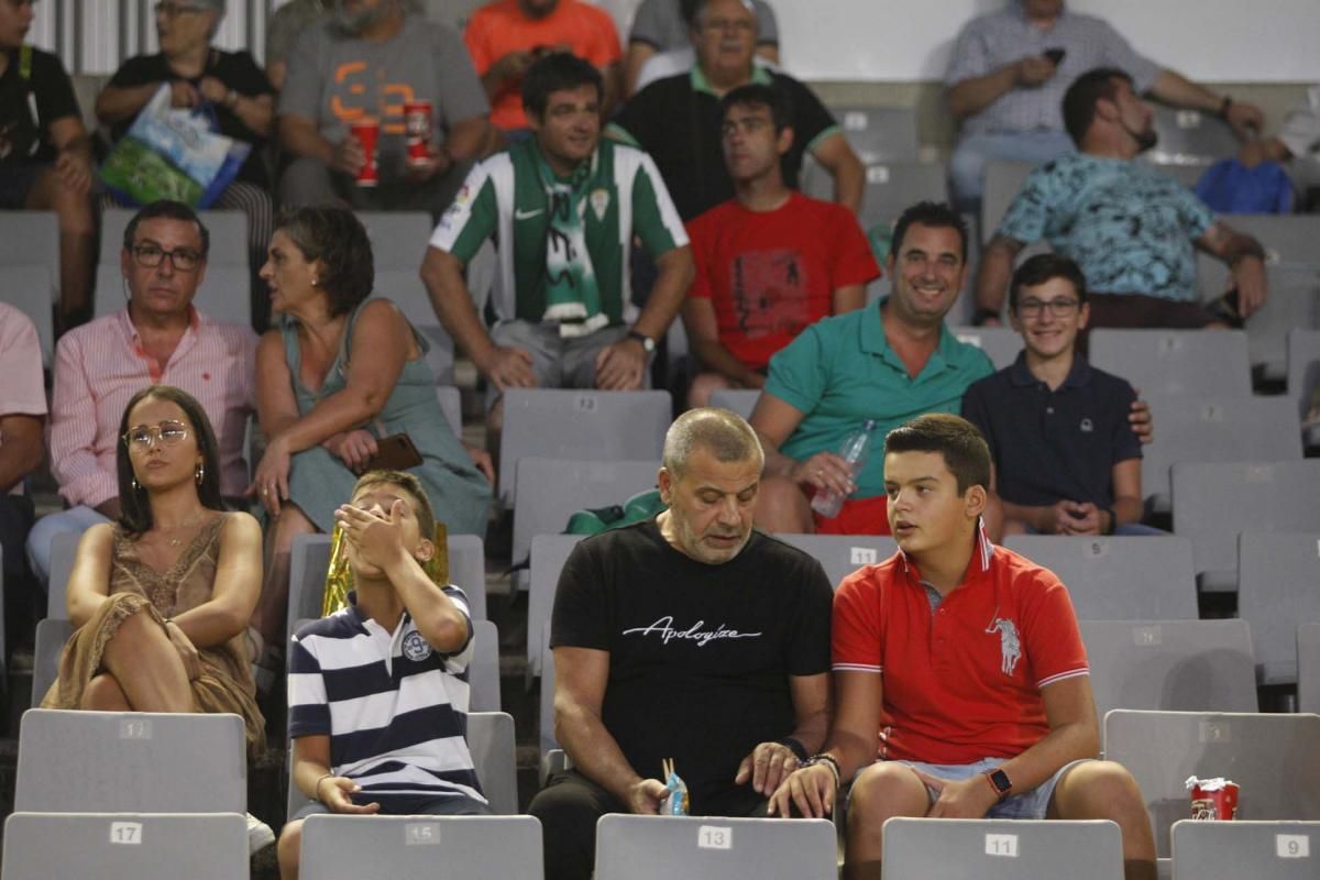 Los aficionados del Córdoba CF en el Arcángel